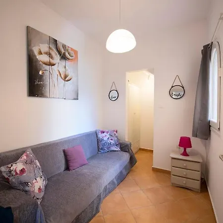 Calliope Paradise Balcony Apartment